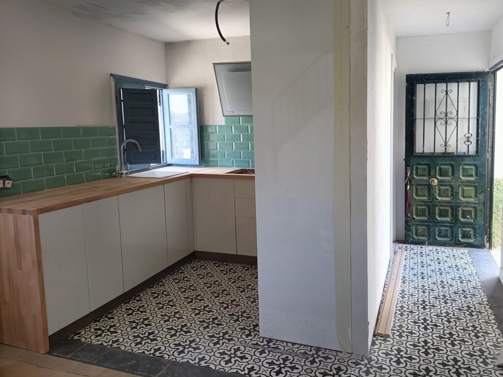 architectural project of kitchen on the Andalusian house with blach-white pattern on the floor